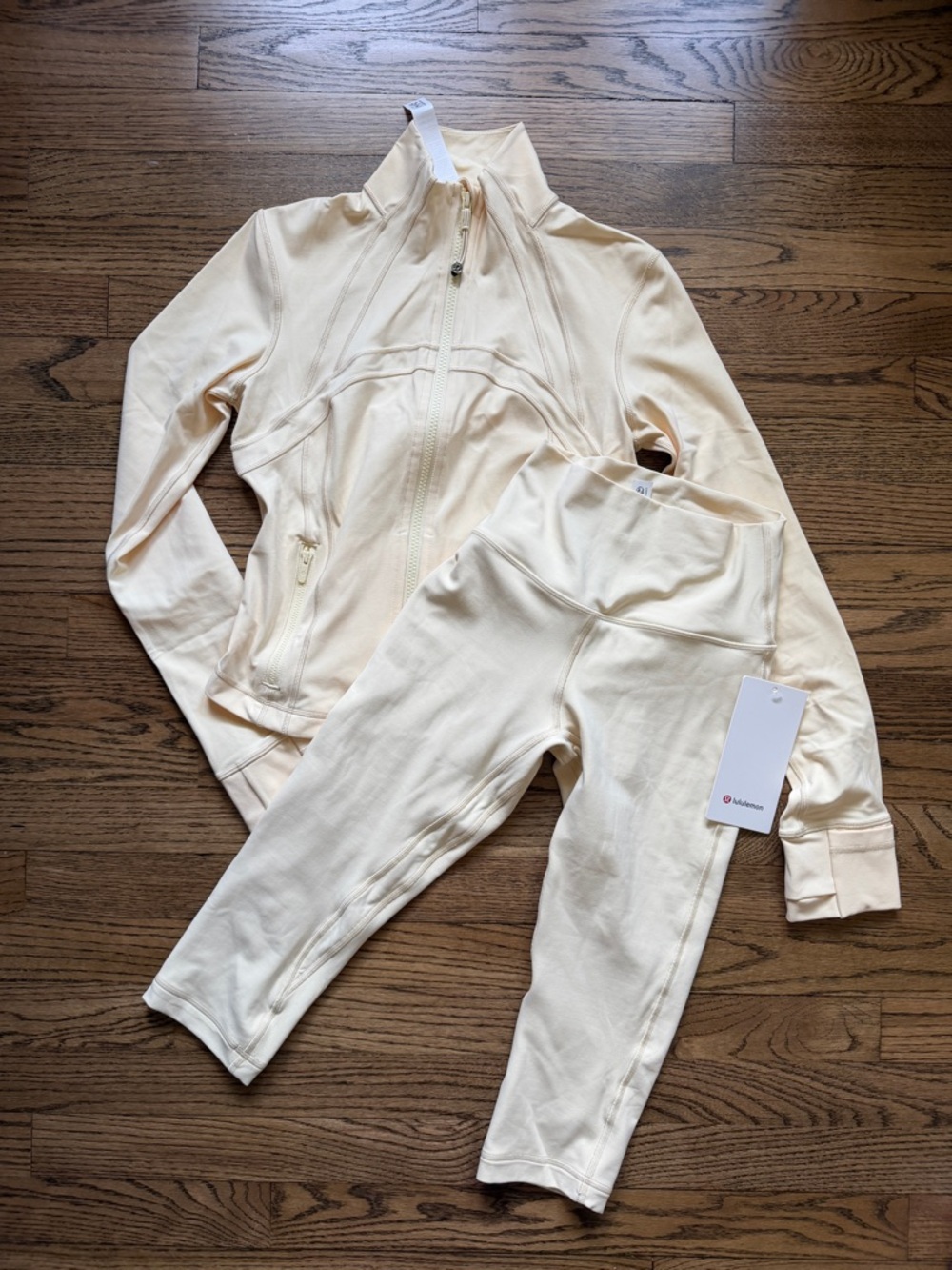 lululemon athletica Butter Cream Define Jacket & Align Capri Leggings Set